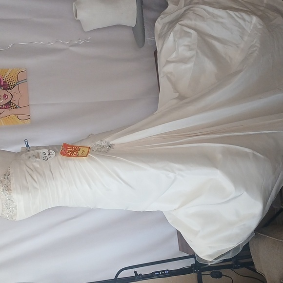 New! Tags!! ALFRED ANGELO Elegant White Strapless SIZE 12 BEADED- DIAMOND WHITE - Picture 10 of 13